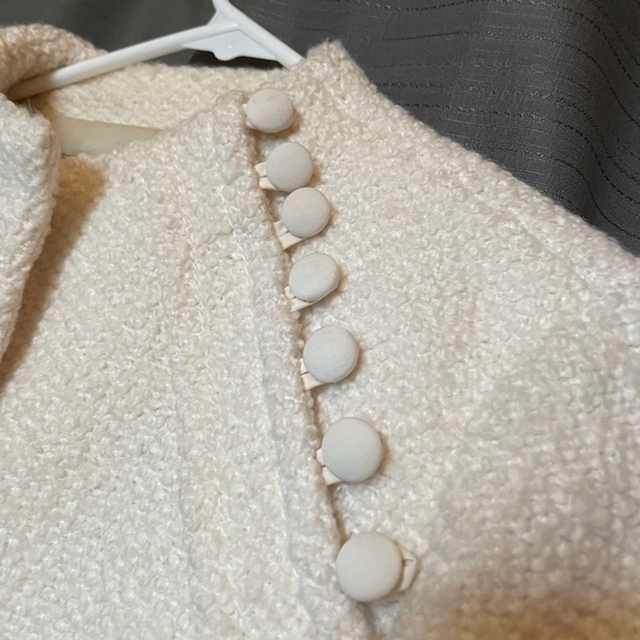 BCBG Max Azria stunning suit. Classic design.. will never go out of style - Picture 4 of 12